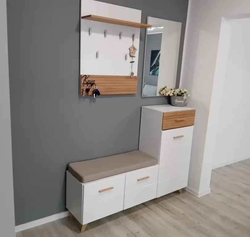 Vanzare - apartament cu 3 camere, Micro 16, renovat, mobilat nou