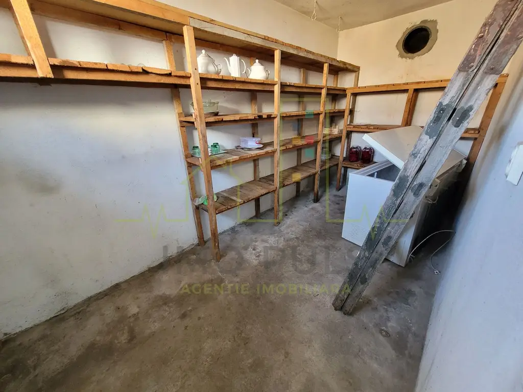 Zona Dambovita. 2 Case. Teren 933 mp.