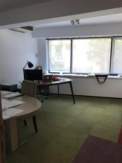 BRASADAS vinde Cladire de Birouri Inchiriat in Zona Unirii.