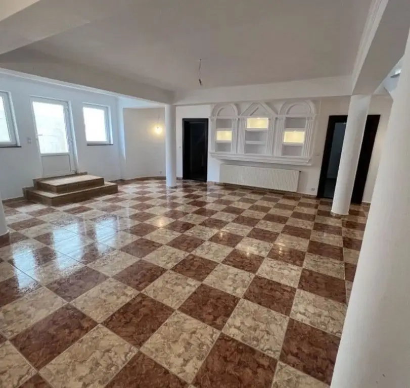 BRASADAS vinde casa DEOSEBITA in zona Titulescu.