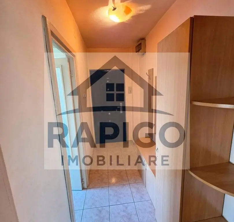 Vand apartament cu 2 camere decomandat in Calea Lipovei