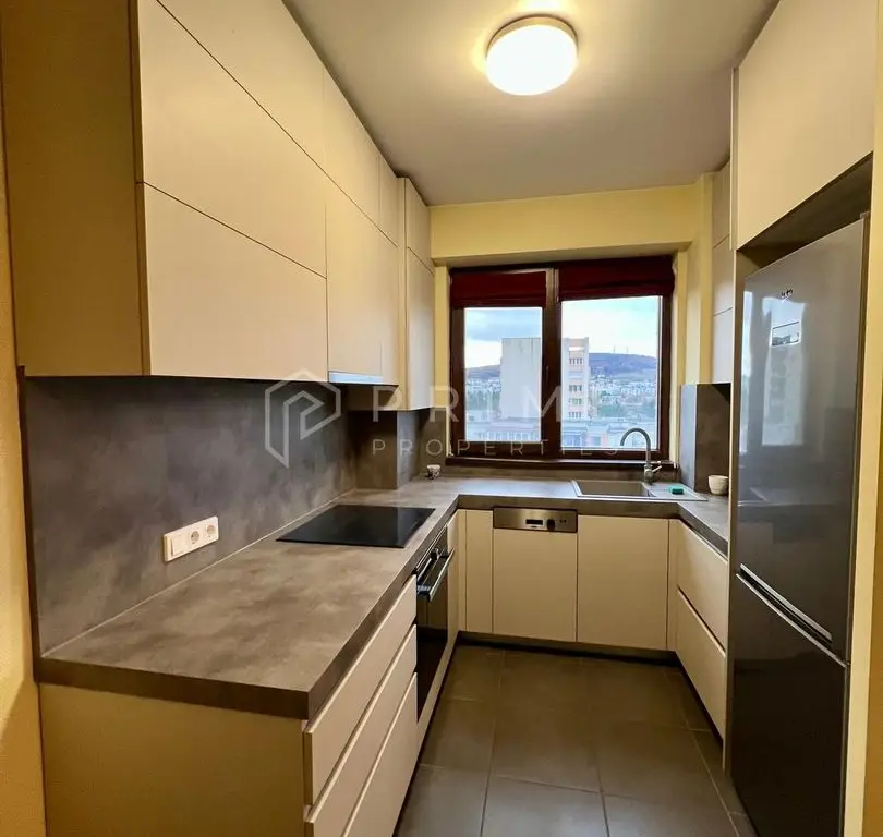 Apartament duplex modern de închiriat, complet mobilat, 4 camere