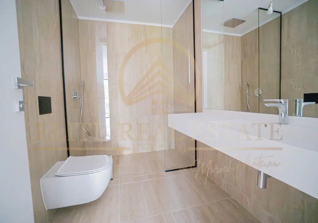 Stațiunea Mamaia - Vânzare apartament cu 2 camere, 2 bai, la 2 pasi de mare.