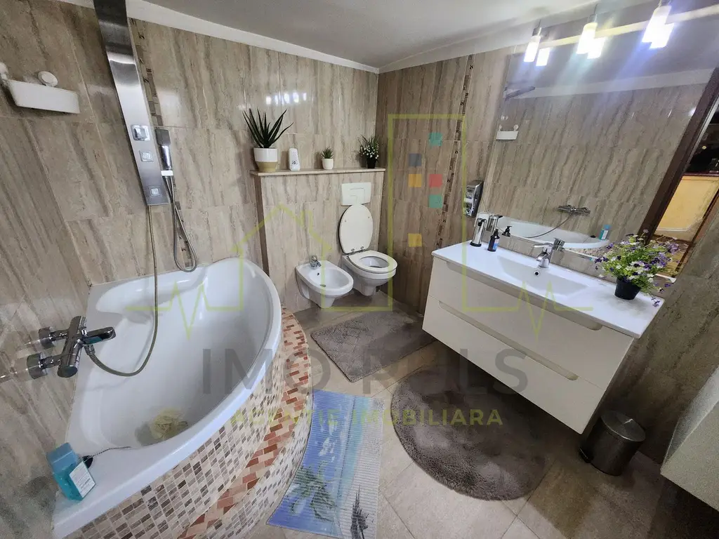 Casa individuala. Mobilata si utilata. Garaj.