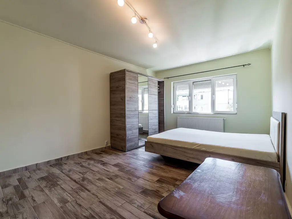 REZERVAT! Ap 2 camere, renovat, 2 balcoane. Cartier Alfa Arad