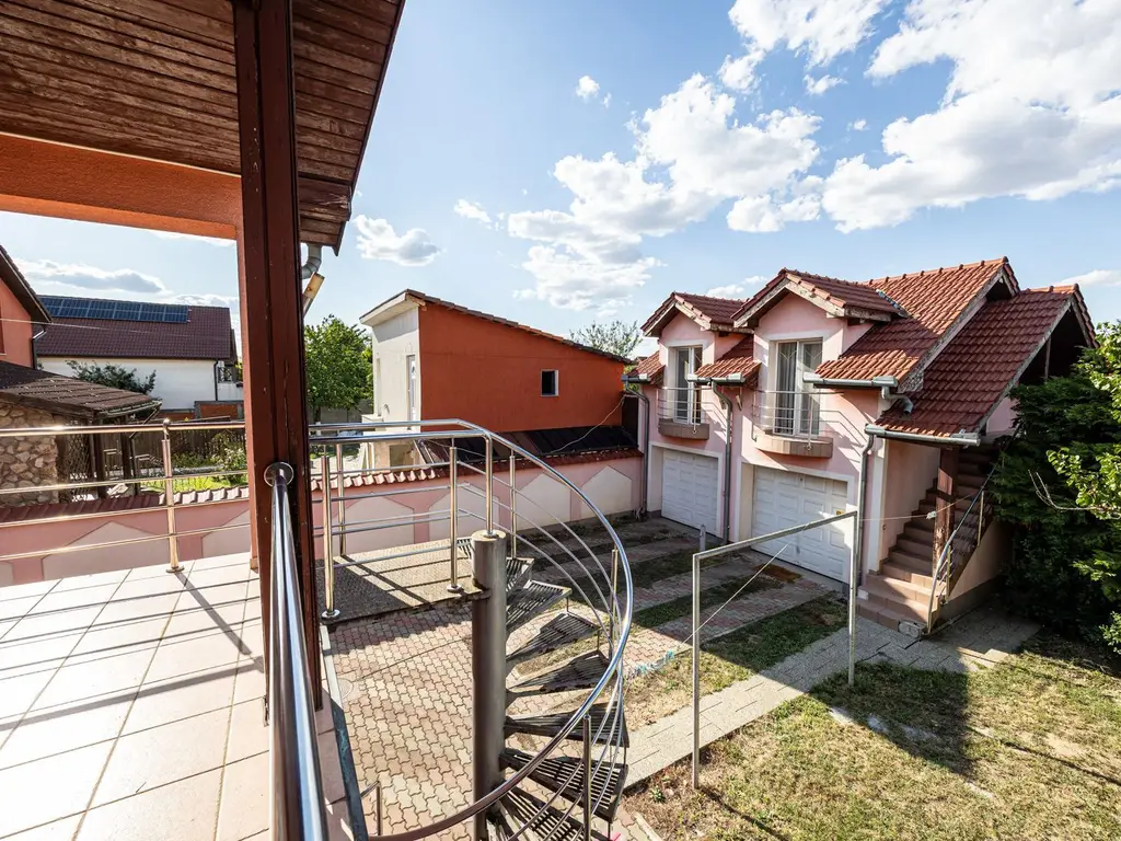 Vilă cu 6 camere în zona rezidențială - Poltura