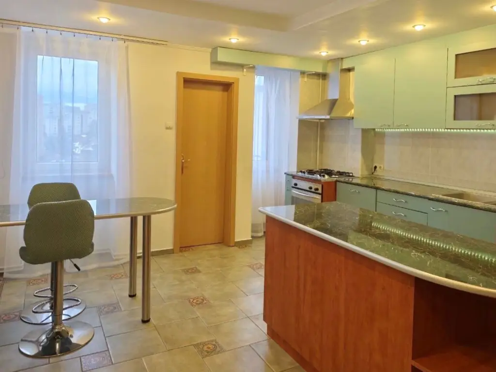 Apartament decomandat de închiriat 85 mp finisaje moderne etaj 7 Griviței