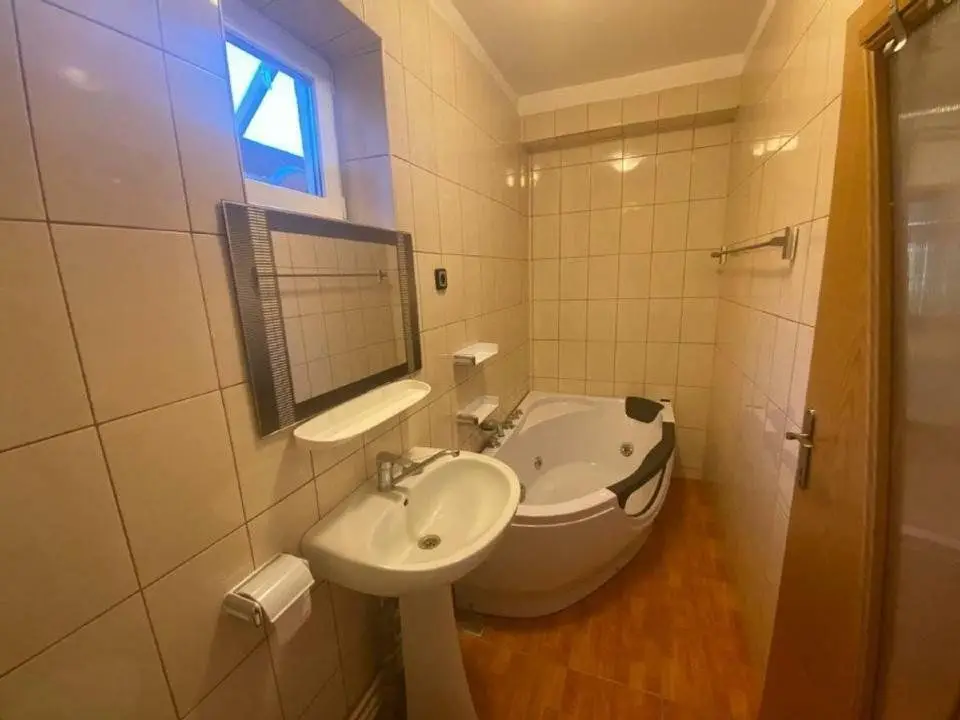 Vila luminoasa Crangasi/ Giulesti, 245 MP construiti, utilitati, 340000 EUR