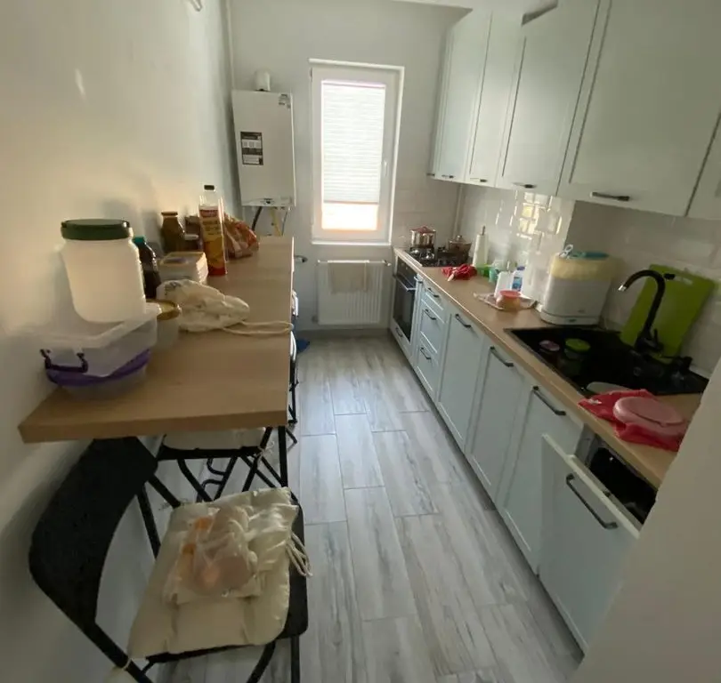 Apartament 3 camere decomandat zona Trapezului