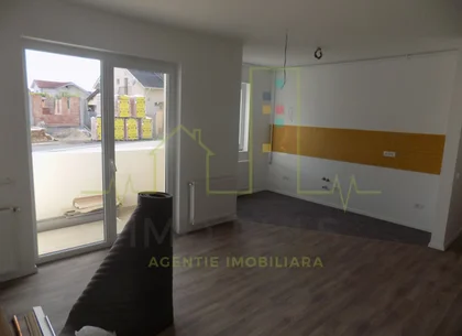 Et. 2 cu spatiu de depozitare. Bloc nou.