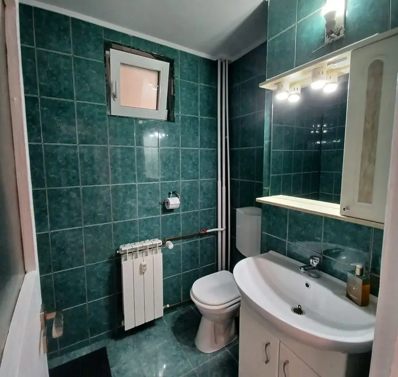 Chirie, 2 dormitoare, str. Sovata. 400 E/lună negociabil. Comision 0.