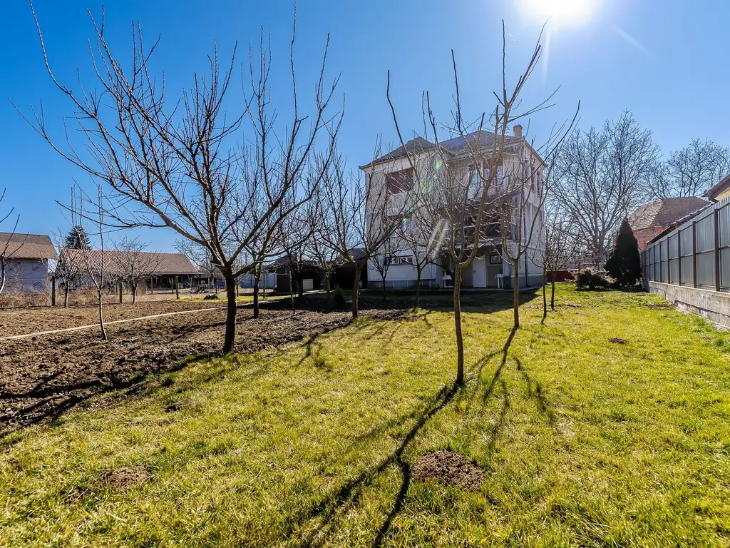 Preț NOU! Casa P+2 în zona centrală Chișineu-Criș