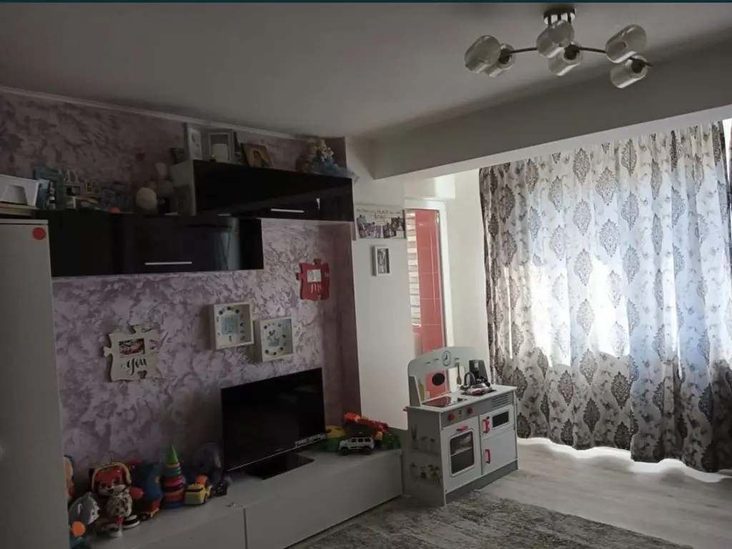 Vand apartament 2 camere decomandat