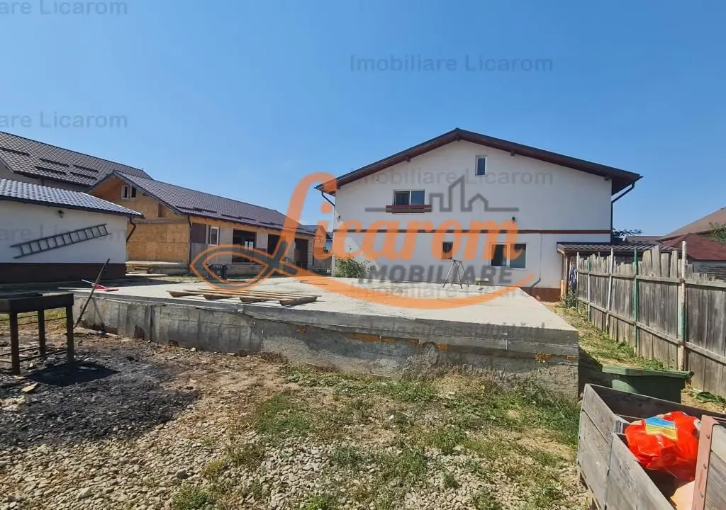 Proprietate in Cristian cu trei constructii+o fundatie,450000euro