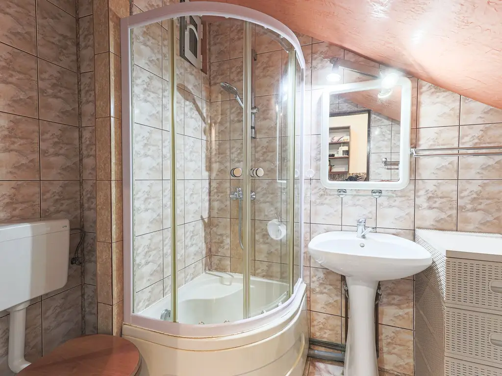 Apartament cu 2 camere la curte comună, pe str. Barabas Bela