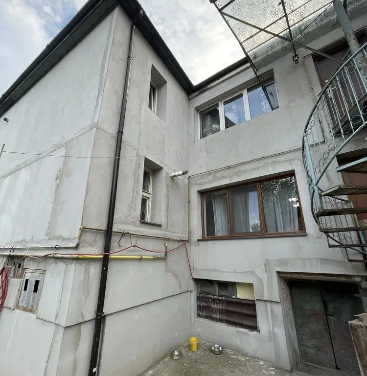 BRASADAS vinde ap 4 cam spațios cu anexe, 103 mp. Botizului.