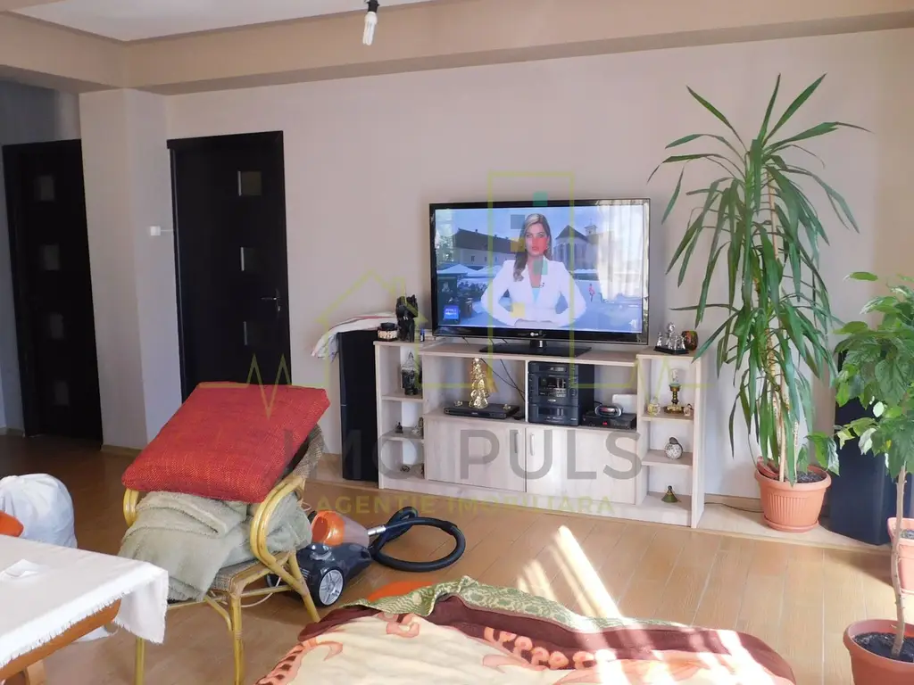 Casa individuala. 2 fronturi. Pozitie buna.