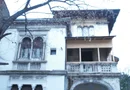 Vand 3 apartamente intr-o vila cu 1 etaj