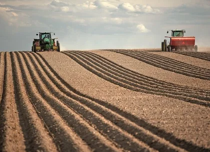 1.835 ha Fermă operațională și teren agricol (Vestul României)