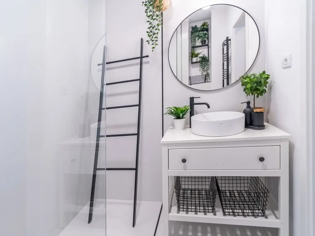 VÂNDUT! Apartament amenajat complet.