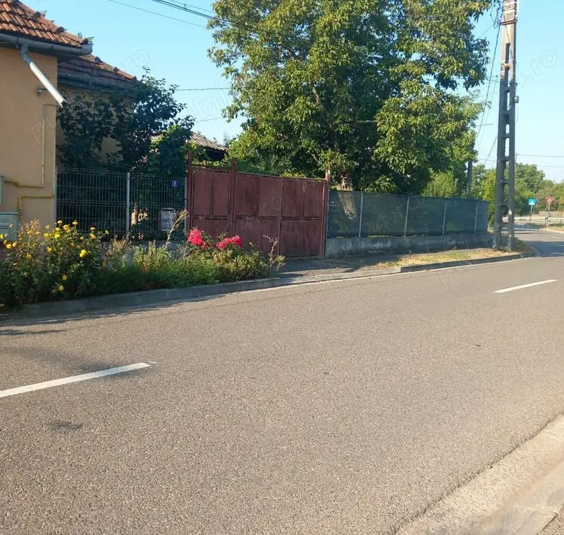 Casă + teren de vânzare