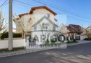 Duplex Spațios cu 3 Dormitoare și Curte Amenajată |