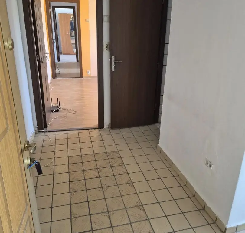 Apartament 3 camere | 55 mp | Centrală proprie | Piața Doina |