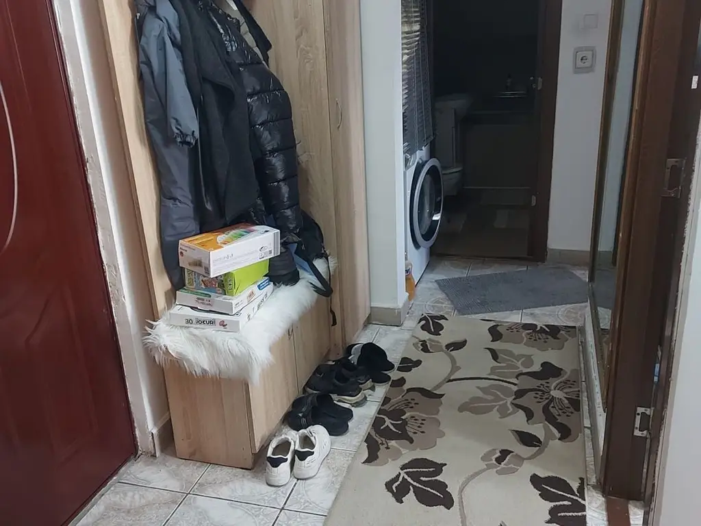 BRASADAS vinde ap 2 cam etaj 3/4 Soarelui.