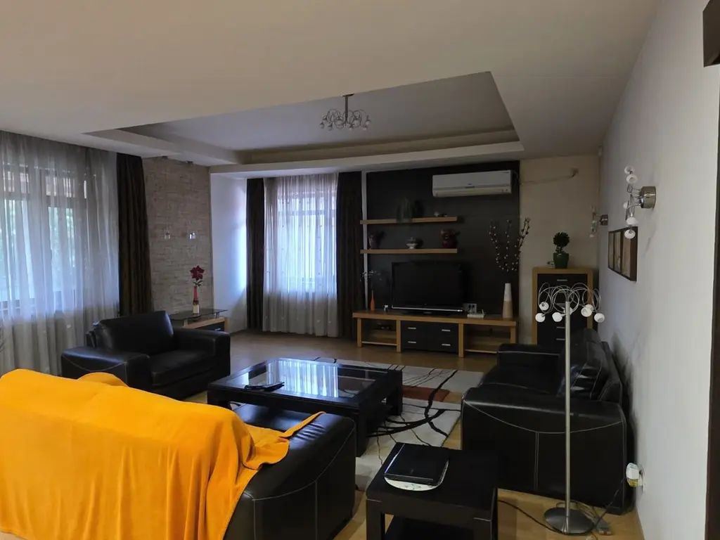 Baneasa Teisani vila 7 camere teren 1000 mp