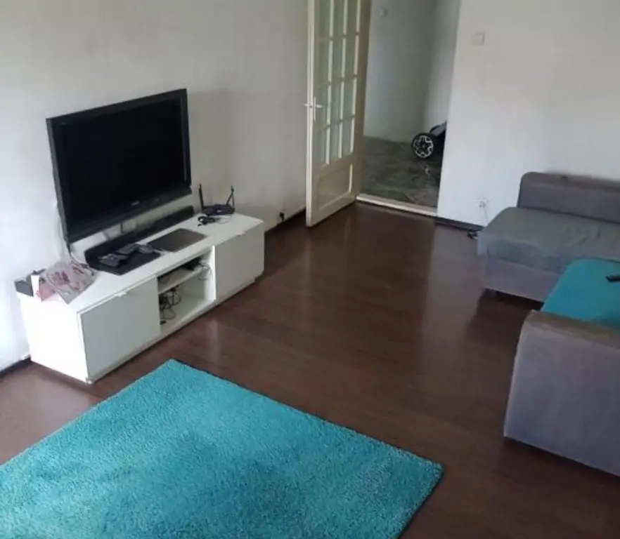 4camere decomandat ,3balcoane , stradal