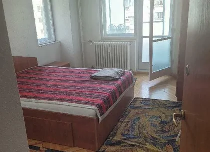 BRASADAS închiriază ap 2 camere decomandate Piata Unirii.