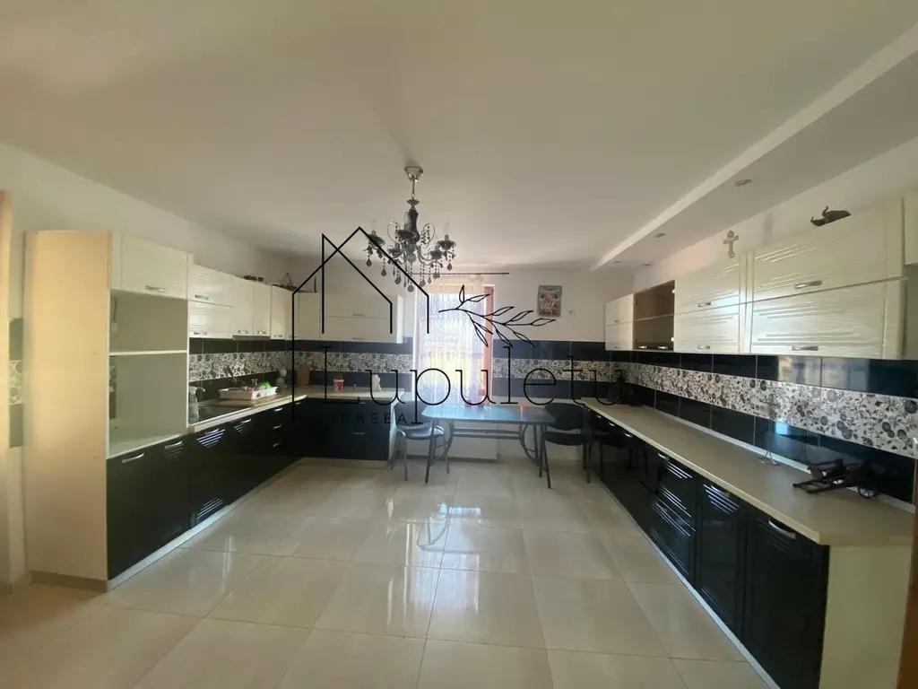 VILĂ PREMIUM DE VÂNZARE | STRADĂ PRIVATĂ | 5 CAMERE | Rasinari