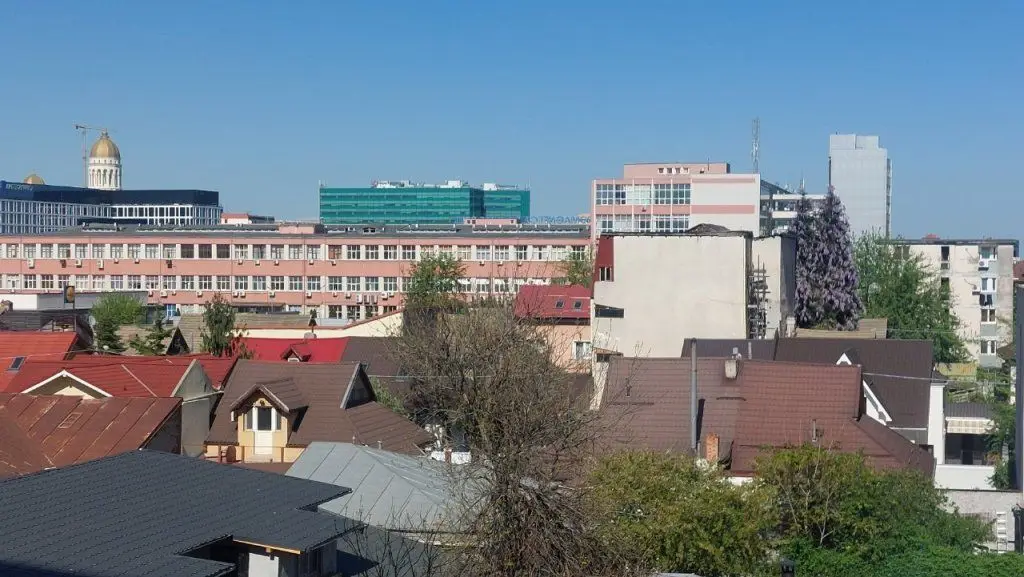Vand apartament 4 camere situat la 10 min de Piata Unirii