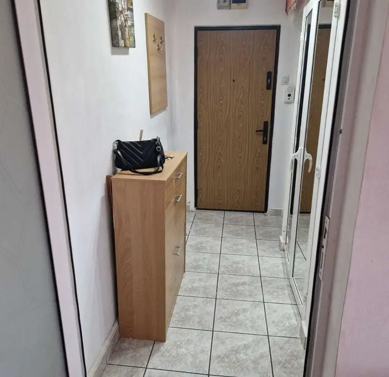 Apartament Constanta 2 camere etaj 4/4, centrala pe gaz
