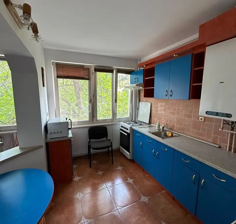 DE ÎNCHIRIAT: Apartament cu 3 camere | Cartierul Cornișa (Zona Zambara