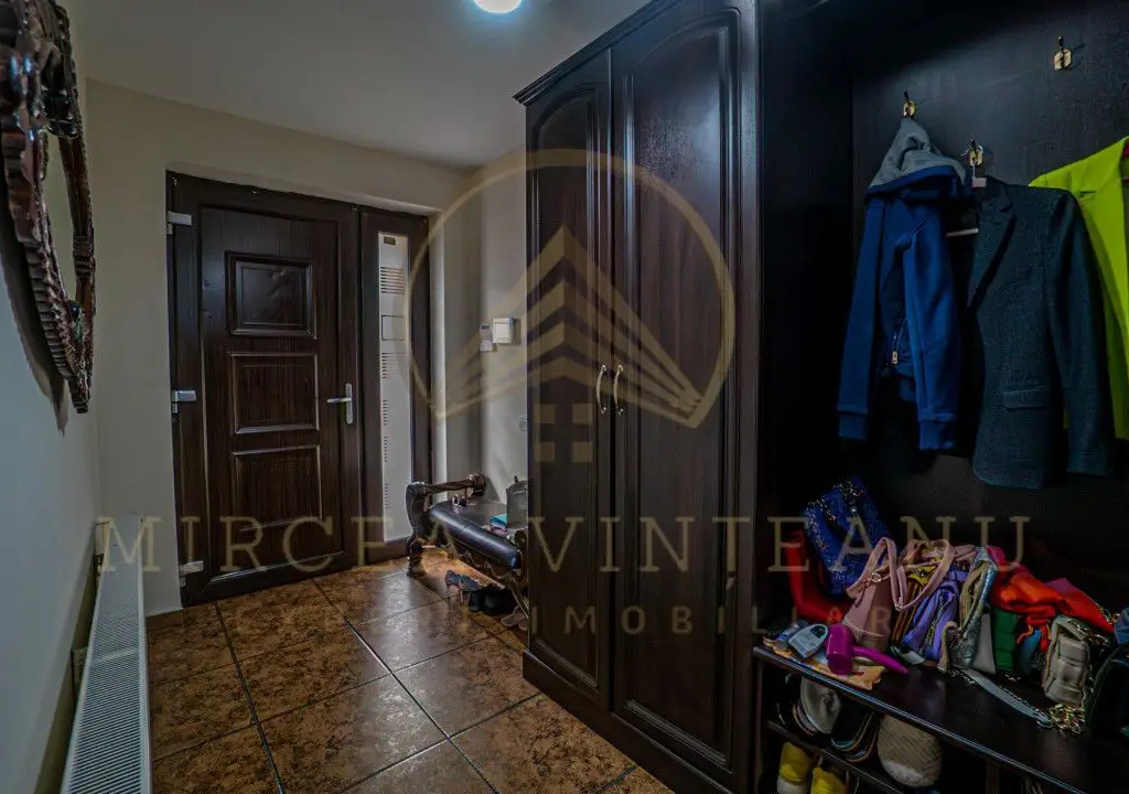 Palazu Mare / Elvila - Vila deosebită compusă din S+P+2E, mobilata și utilata