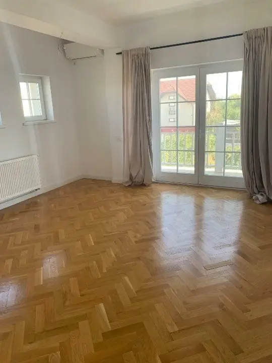 Casa individuala langa lacul Straulesti cu mutare imediata. Direct proprietar