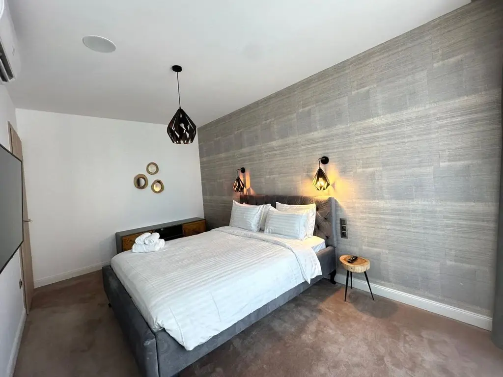 Inchiriem penthouse LUX 4 camere cu terasa de 122 mp zona Coresi