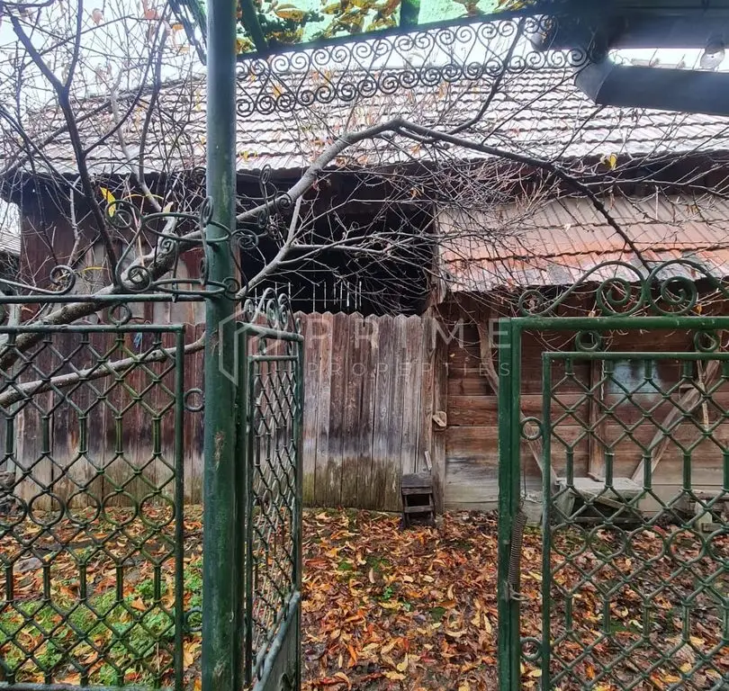 Casă cu teren de 1.000 m² – utilități complete, ideală pentru renovare