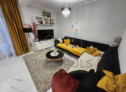 Casa mobilata si utilata. 2 locuri de parcare. Dresing mare. Zona linistita.