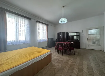 Apartament in casa spațios la doar 5-7 minute de Centrul Istoric
