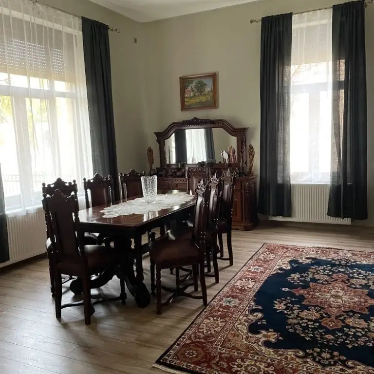 BRASADAS vinde casa cu 3 dormitoare in zona Titulescu.