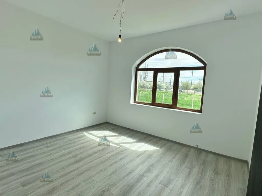 Vilă de vânzare 1500 mp teren