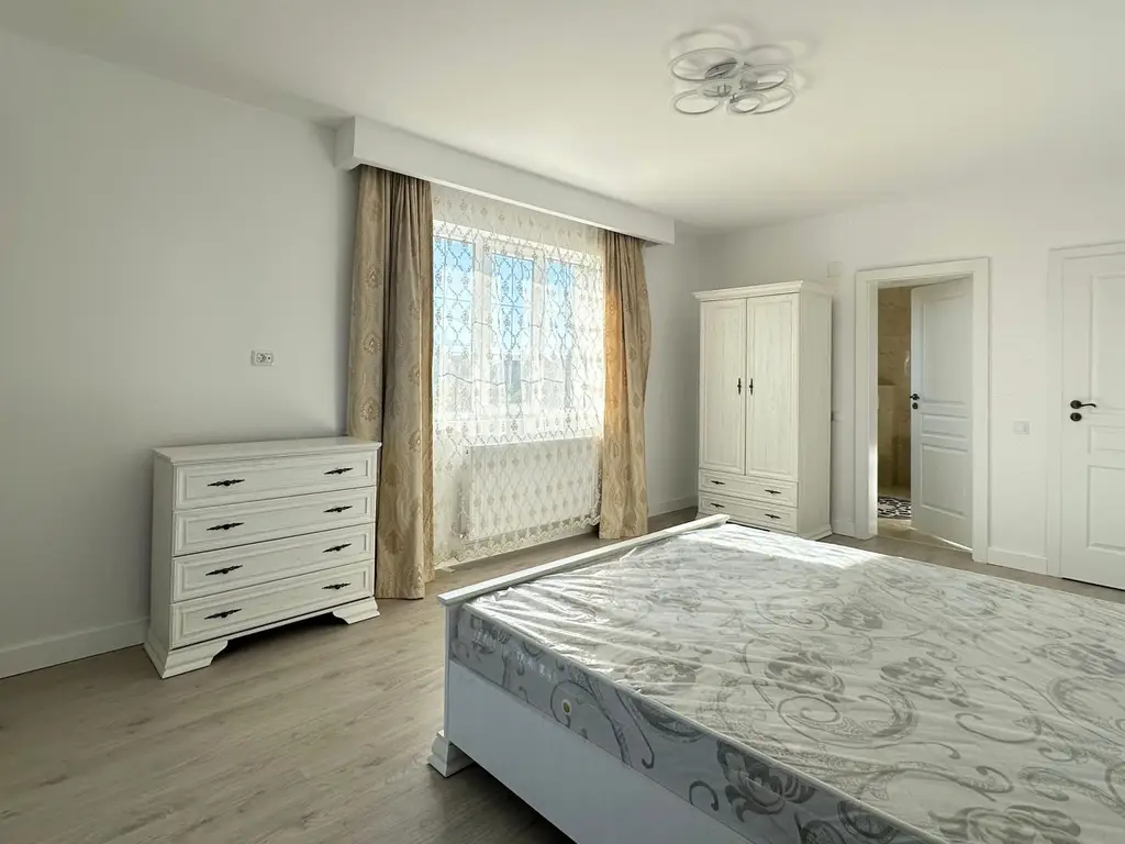 Vânzare casă 5 camere nouă elegantă și spațioasă în Hărman