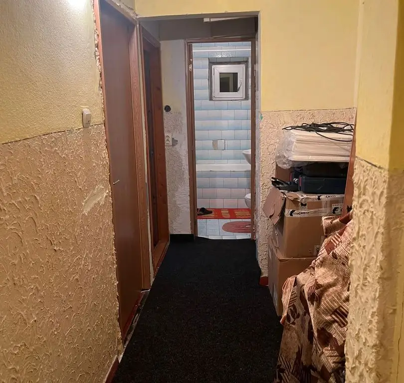 De vanzare apartament 3 camere Micro 16, etaj 4/4, 64.000 euro