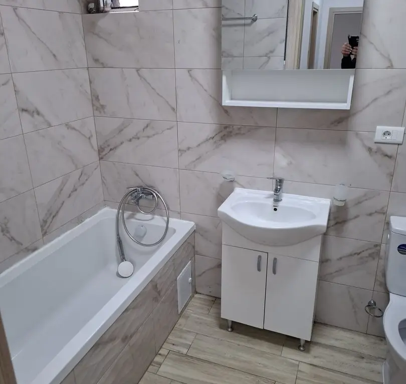 Ag BRASADAS închiriază ap 2 cam PARTER Metalurgiei PARCARE.