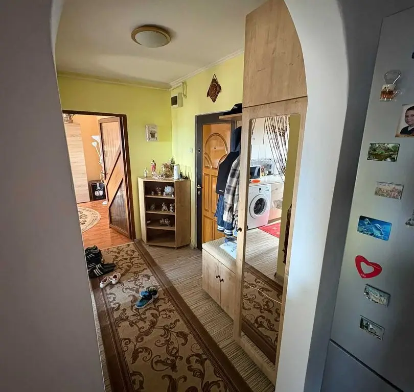 BRASADAS vinde ap 2 cam etaj 4/4 in Carpați 2.