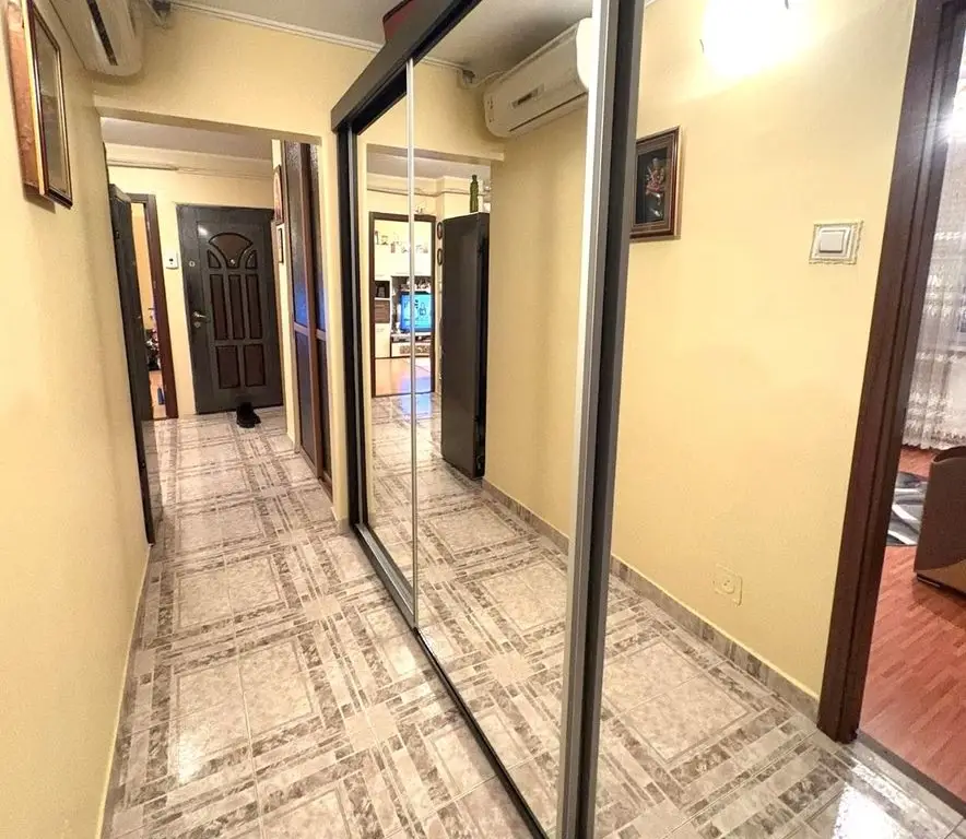 De vanzare apartament cu 3 camere I. C. Frimu, 70.500 euro