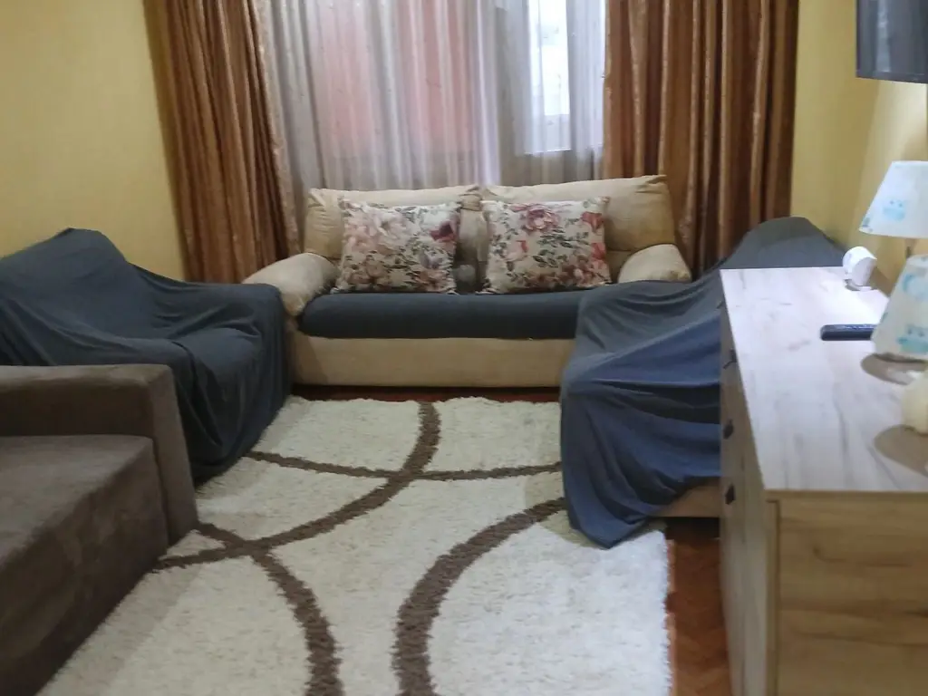De inchiriat apartament cu 3 camere, I. C. Frimu, etaj 3, 450 euro