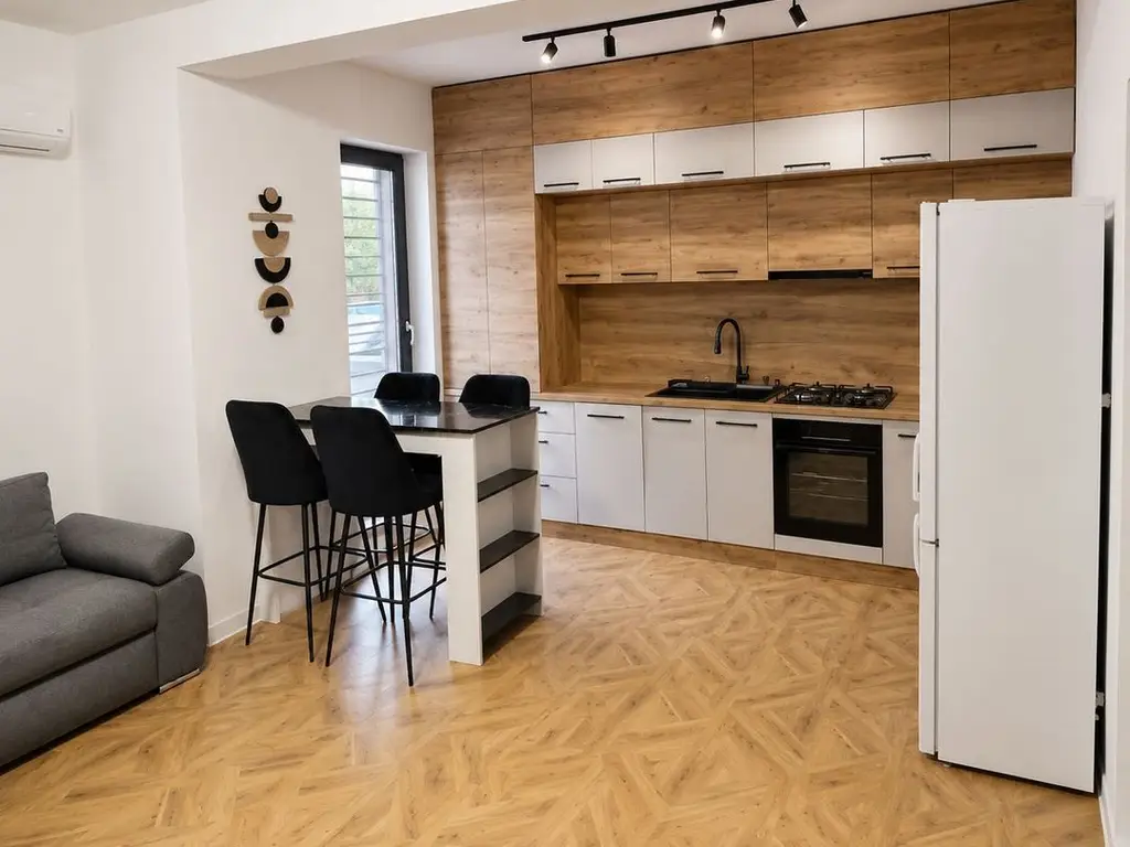 Apartament 2 camere, bloc nou, prima închiriere, 2 locuri de parcare
